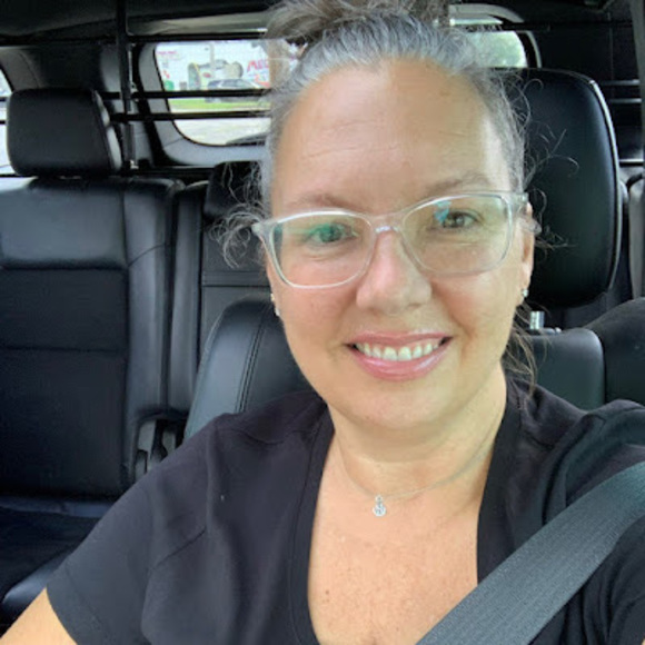 Meet your Posher, Vicki - Picture 1 of 1